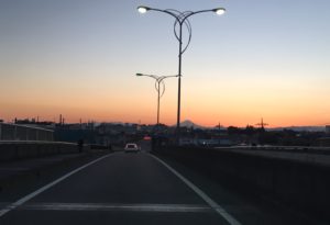 夕陽に浮かぶ富士山